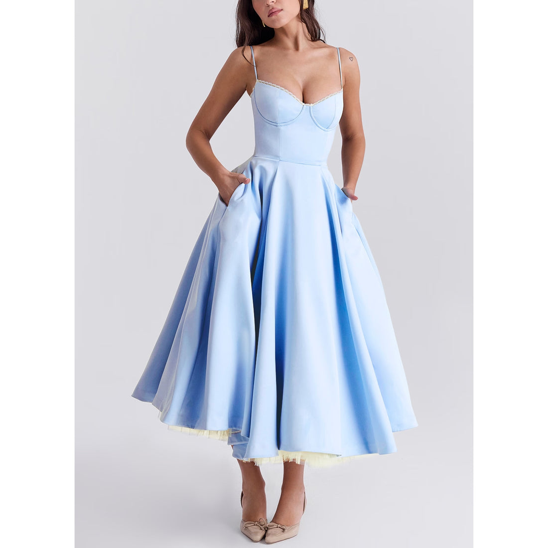 Laura™ | Vestido midi de satén con escote corazón: elegancia y comodidad