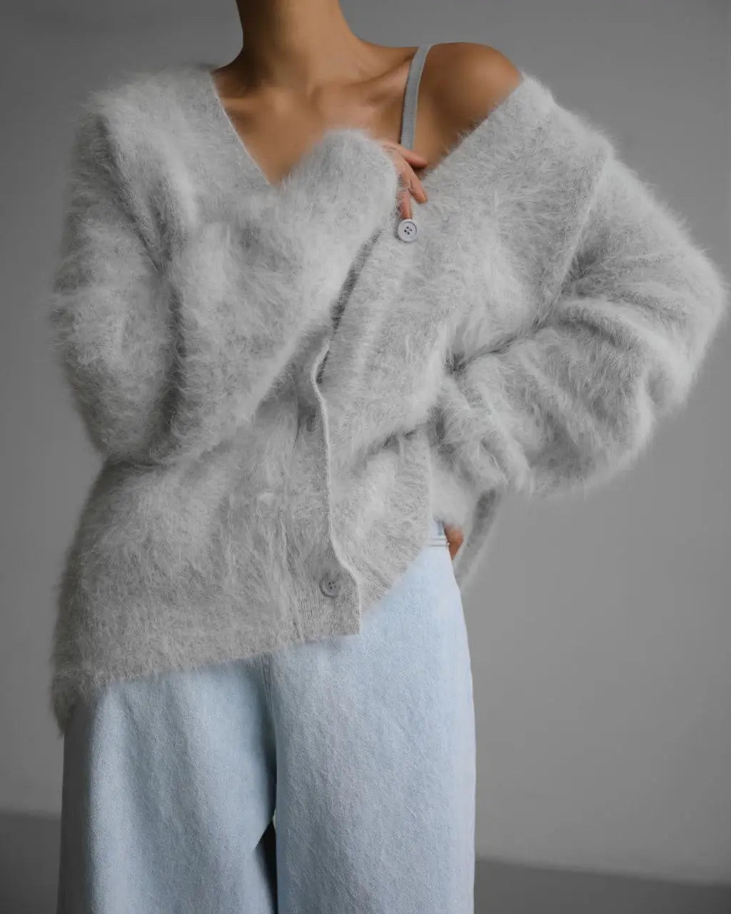 Élina | Cardigan V-Long pour une Élégance Décontractée Automne-Hiver LunaryaParis