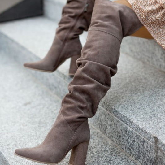 Bottes Allison™ portées avec une tenue décontractée chic.