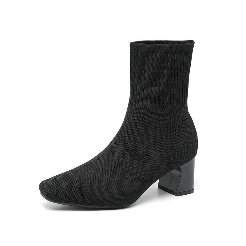 Bottes NEOUS en couleur beige sur fond blanc.