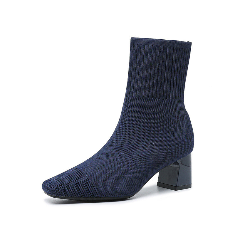 Emballage des bottes tricotées NEOUS prêt à être expédié.