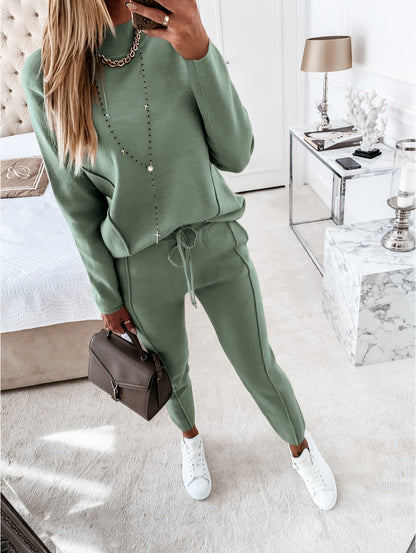 Ensemble Sofia™ porté avec des baskets pour un style casual décontracté.
