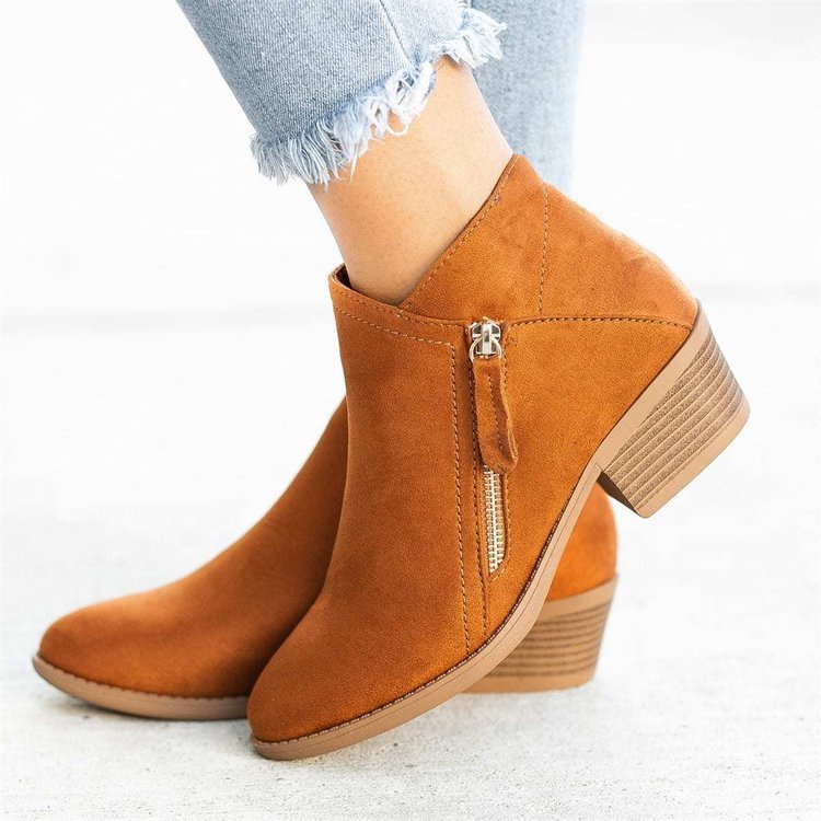 Fermeture zippée pratique des bottines Nova™.