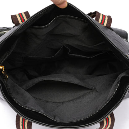 Vue latérale du Sac Délica™ montrant ses finitions de qualité.